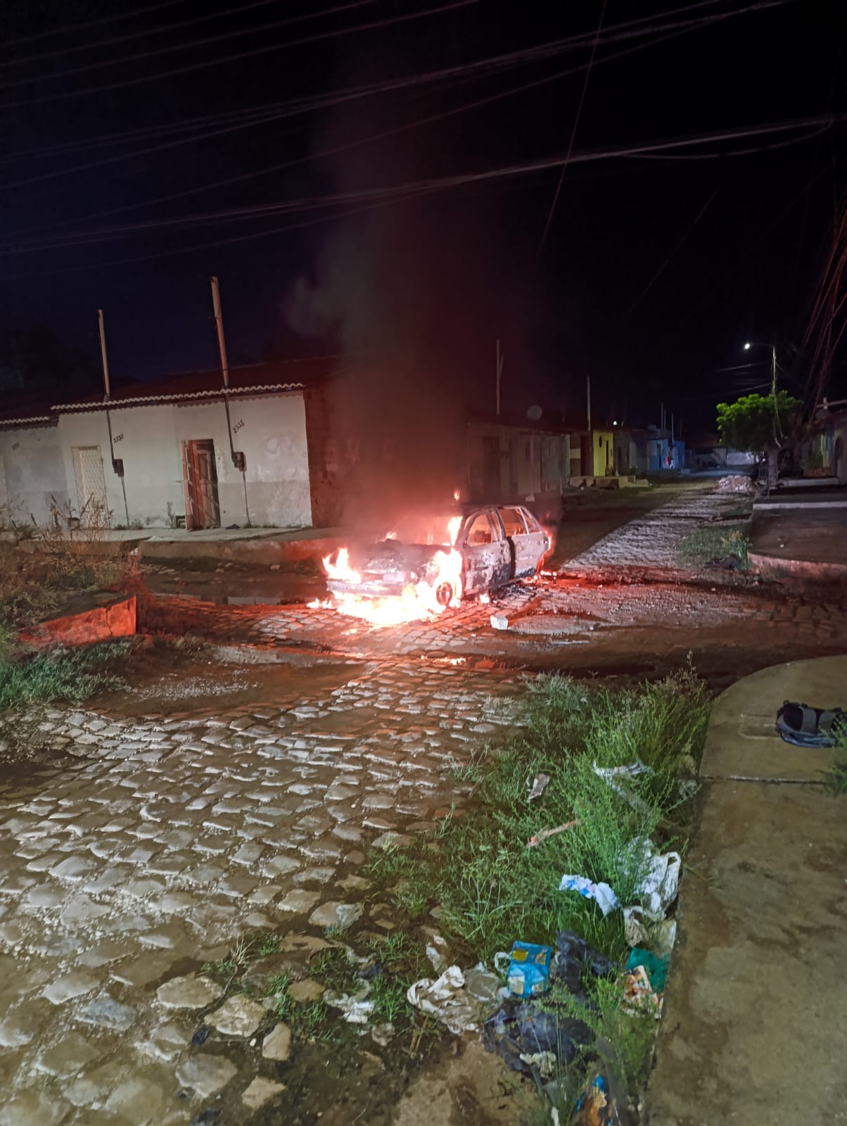 Tiroteio, carro incendiado, pessoa baleada: a madrugada de violência em Mossoró