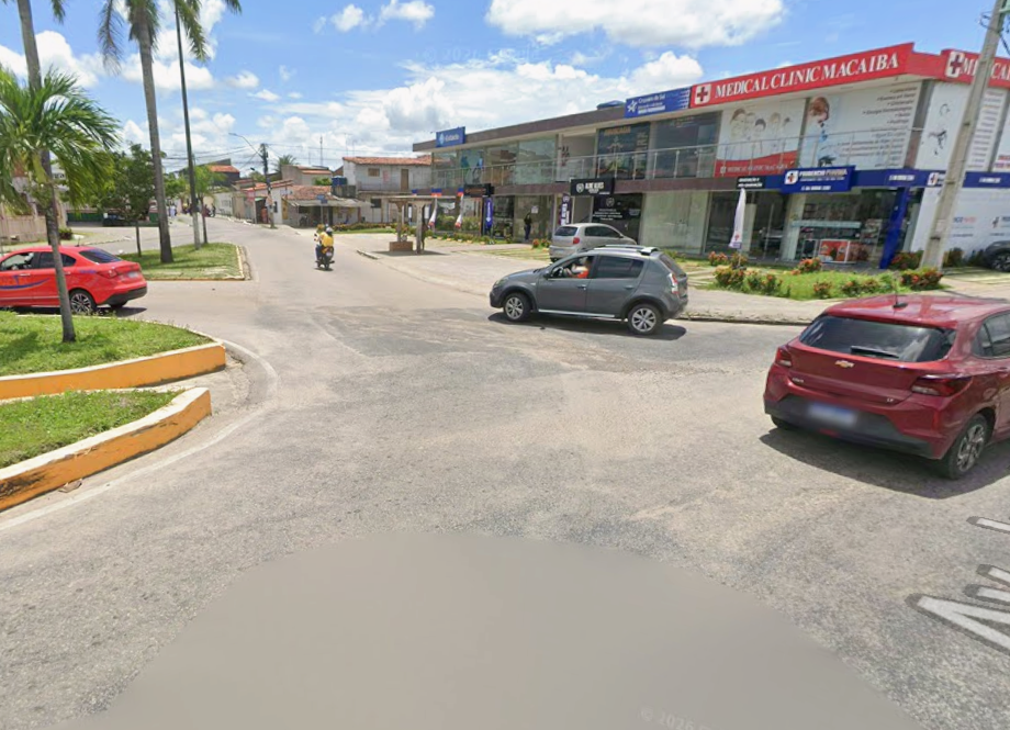 Rua dos Coqueiros, no Centro de Macaíba, tem trecho com buracos e preocupa motoristas
