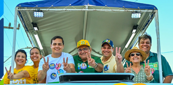 Álvaro Dias reúne lideranças e percorre bairros de Macaíba em carreata